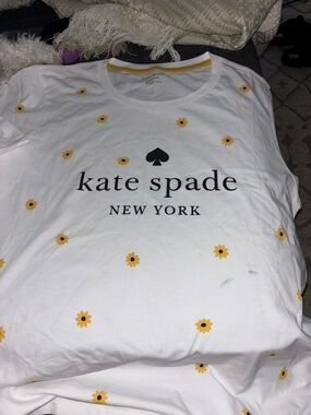 Kate Spade Women’s White Daisy Logo Tee